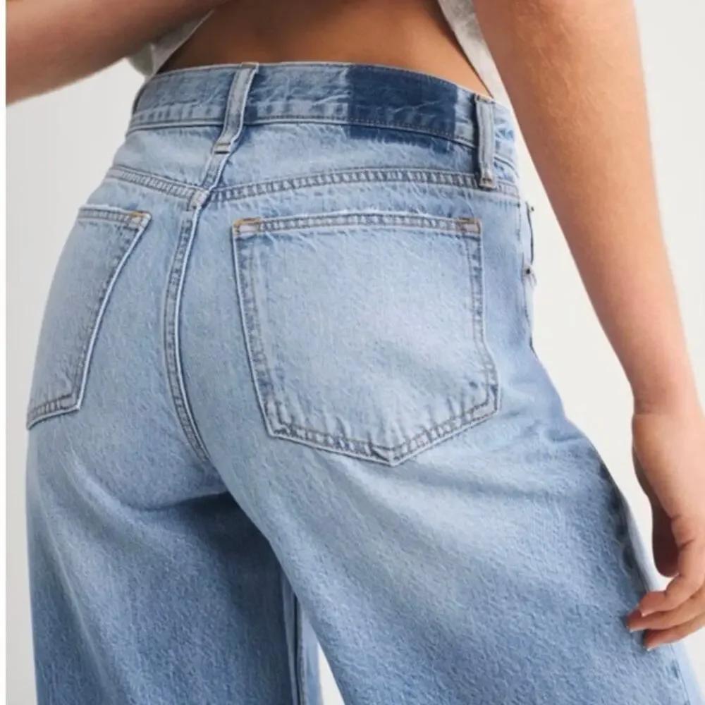 Abercrombie & Fitch The wide leg high rise size 25